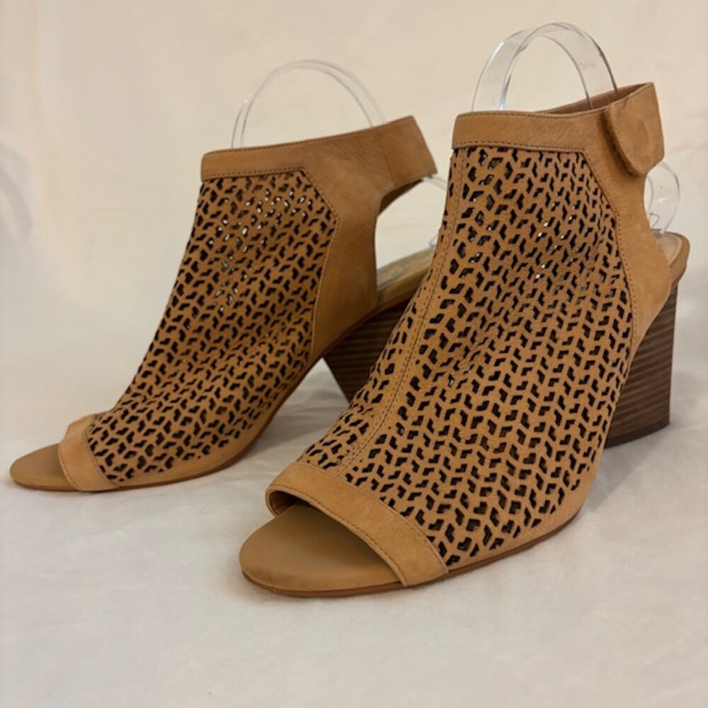 Vince Camuto Dastana Nude Leather Perforated Peep Toe Sandals Size 10M